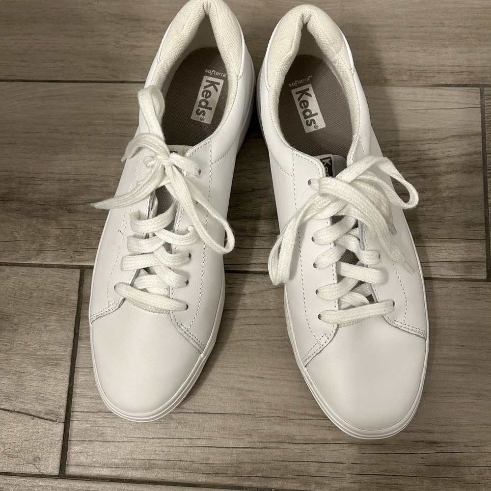 Keds white leather sneakers, Size 10 for women. With Softerra footbed